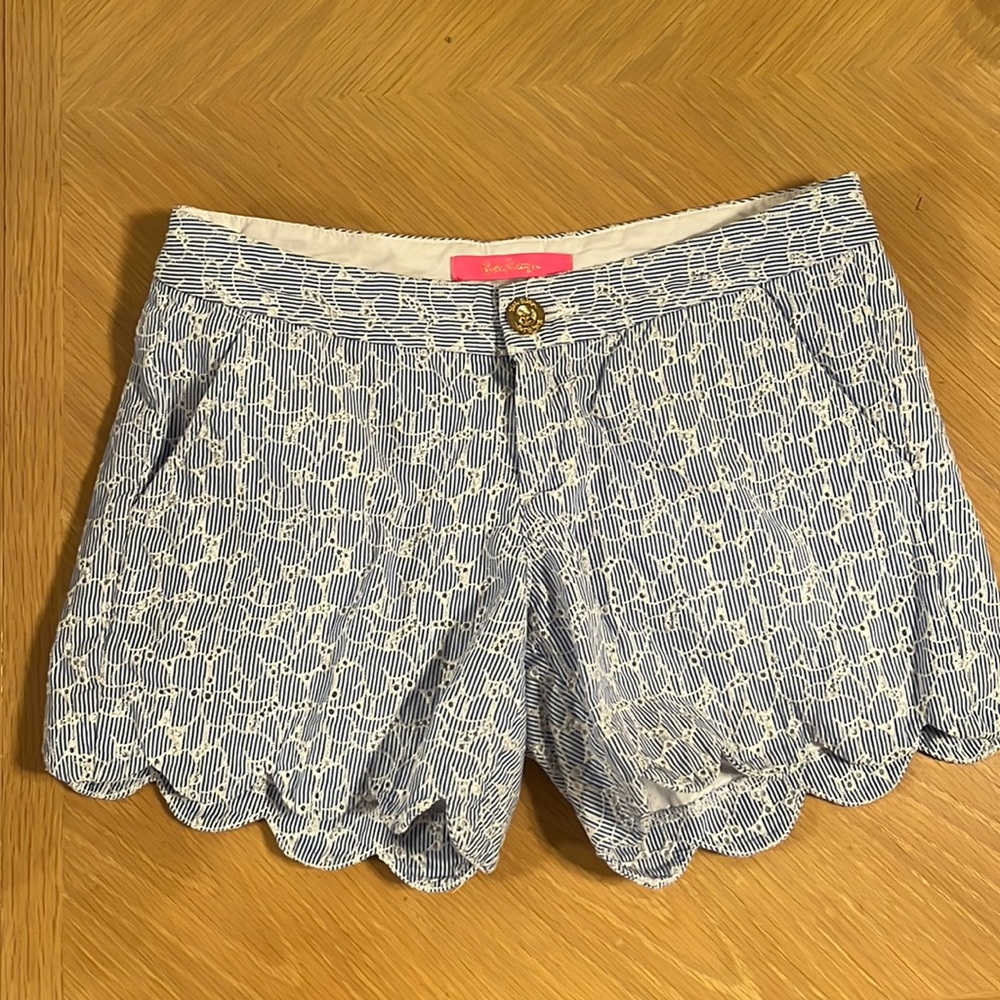Lilly Pulitzer blue and white scalloped shorts size 0